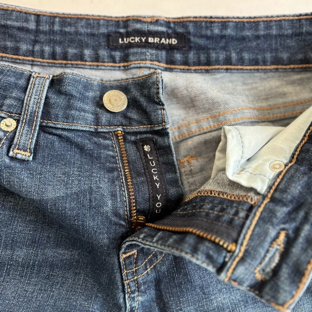 Lucky Brand low rise skinny Lolita women’s‎ jeans. SZ. 4/27A. Red velvet detail